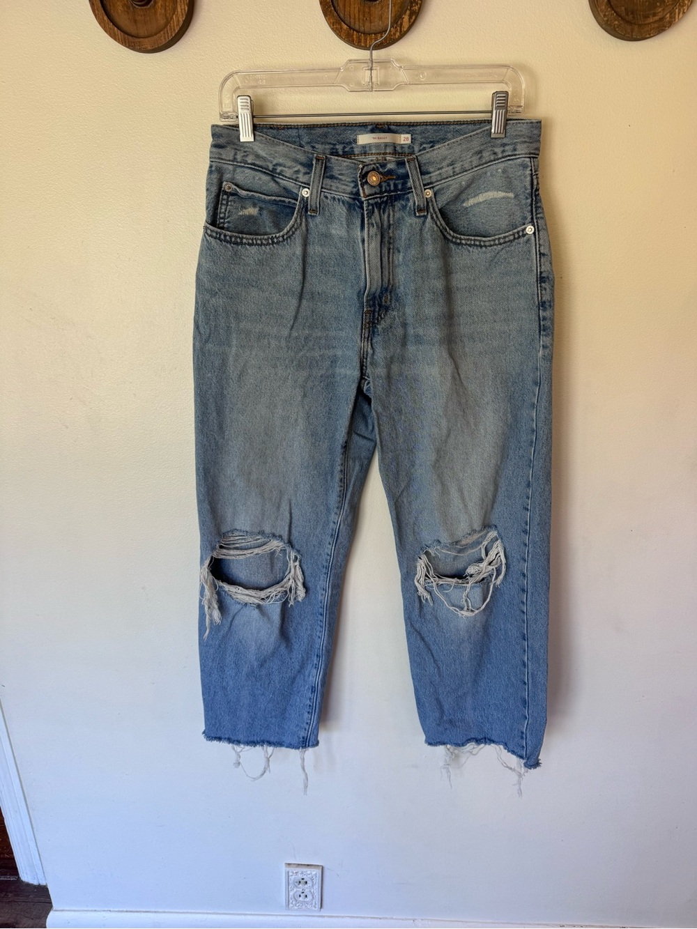 Levi's 94’ baggy distressed raw hem jeans size 28